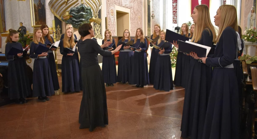 Kiedy śpiewają, topnieją ludzkie serca... niezwykły, jubileuszowy koncert chóru Akatyst z Kcyni (zdjęcia)