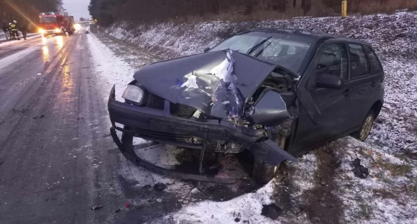 Zderzenie między Sarbinowem a Słębowem. Trzy osoby trafiły do placówek medycznych