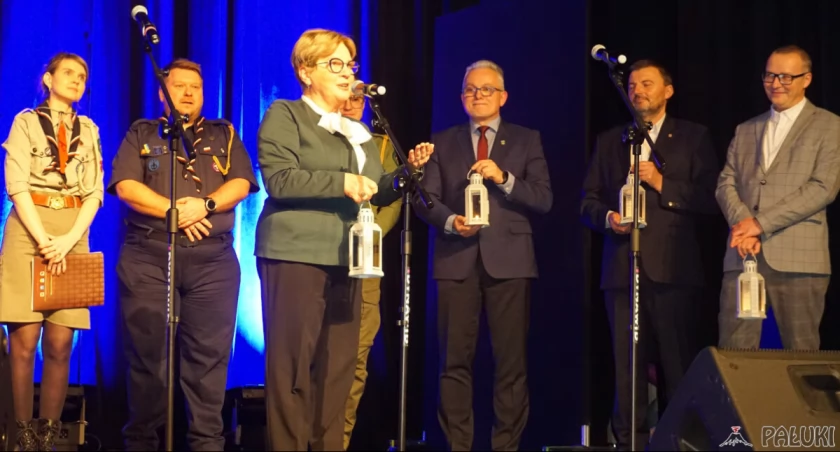 Harcerze z całego województwa przyjechali do Barcina po światło (wideo + zdjęcia)