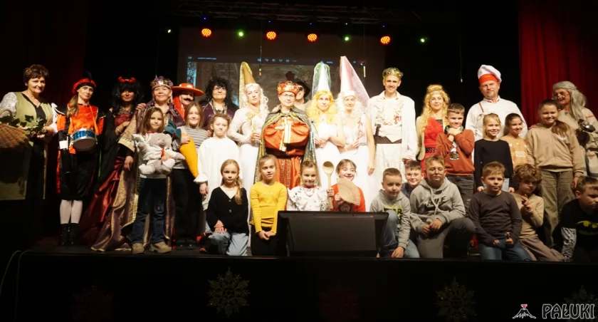 Nauczyciele żnińskiej czwórki wystawili Śpiącą królewnę - na widowni w ŻDK nikt nie myślał o śnie (wideo + zdjęcia)