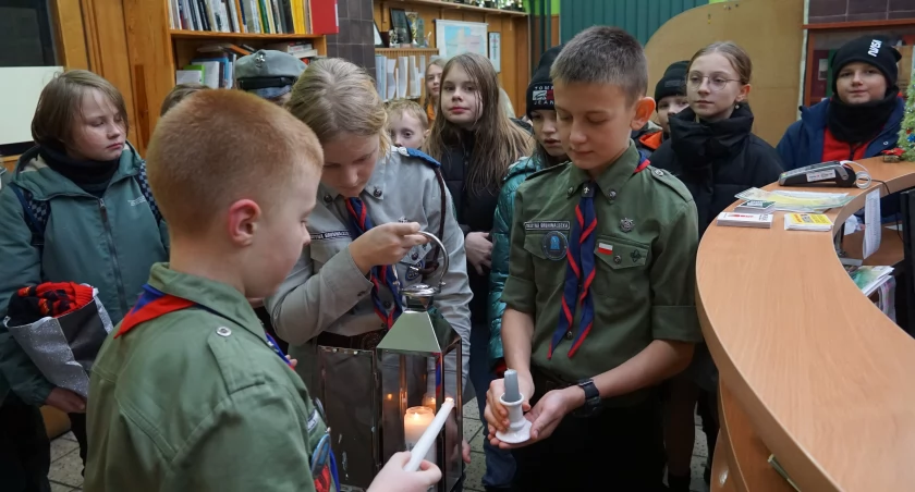 Harcerze przynieśli Betlejemskie Światło Pokoju do redakcji Pałuk