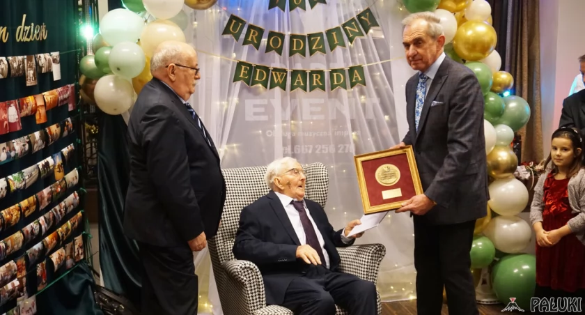 Wzruszający jubileusz Edwarda Staszałka z Ciężkowa. 100 lat minęło, jak jeden dzień (wideo + zdjęcia)