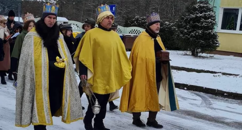 Kolędowanie z Teatrem Muzycznym z Lubostronia punktem kulminacyjnym Orszaku Trzech Króli