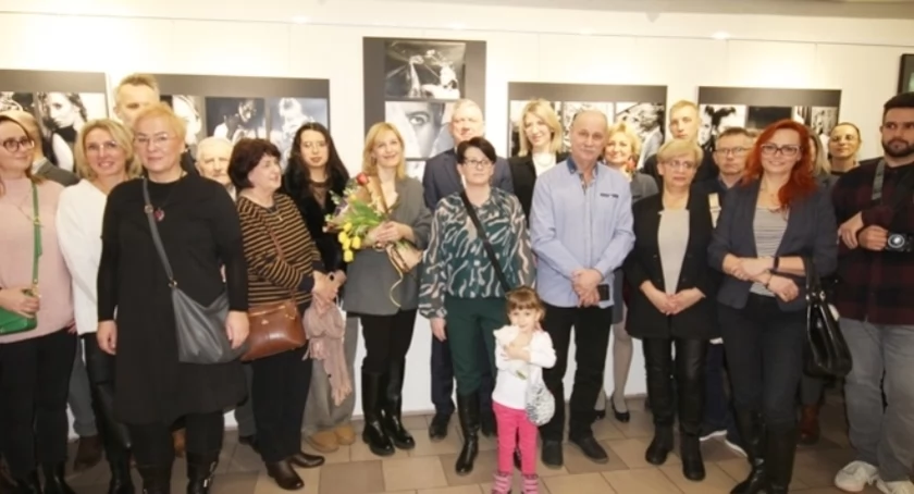 Trzy Spojrzenia, trzy światy - nowa wystawa fotograficzna w szubińskiej bibliotece