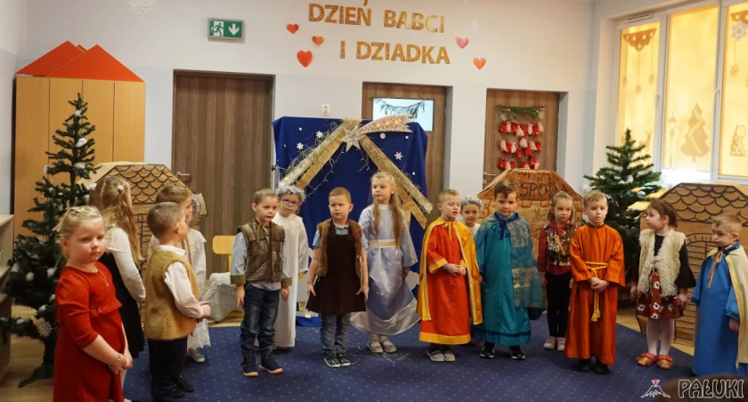 W przedszkolu na Browarowej przez 2 tygodnie świętują dzień babci i dziadka (wideo + zdjęcia)