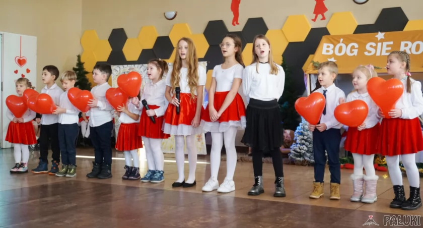 Występ uczniów SP w Świątkowie w prezencie dziadkom z okazji ich święta (wideo + zdjęcia)