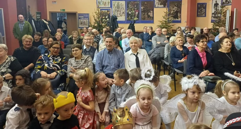 Twarze babć i dziadków rozpromienione po występie wnucząt z szubińskiego przedszkola (zdjęcia)