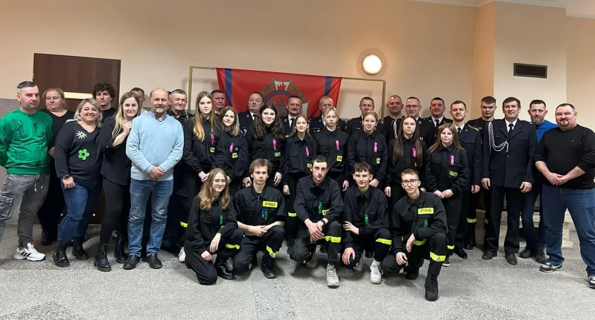 Odznaczenia dla młodych i starszych strażaków z OSP Górki Zagajne (zdjęcia)