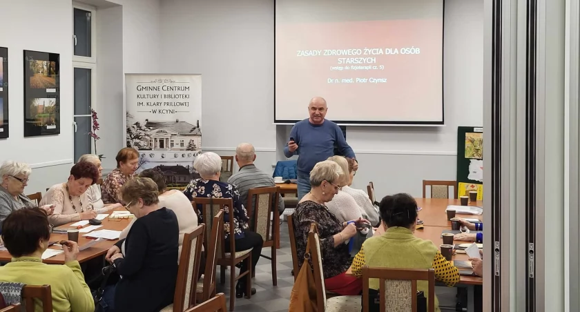 Starzeć się w zdrowiu i z godnością. Wykład dla studentów UTW w Kcyni (zdjęcia)