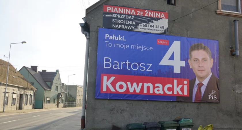 Baner posła na ul. Szpitalnej może wisieć dopóki będzie chciał tego właściciel budynku