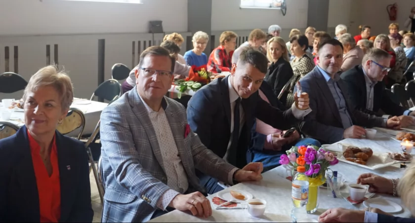 Mała czarna, pączki i chrusty. Tłusty czwartek w ŻDK (wideo + zdjęcia)