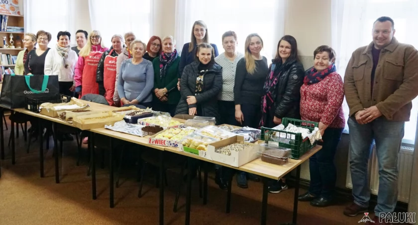 KGW z gminy Barcin zrobiły dziesiątki blach ciasta. Akcja na leczenie Hani Krakowskiej (wideo + zdjęcia)