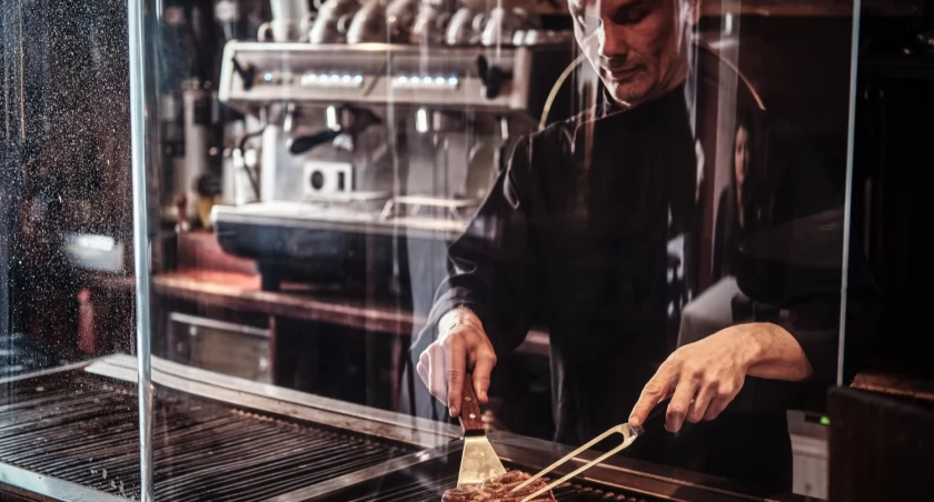 Czym różni się grill gazowy gastronomiczny od domowego?