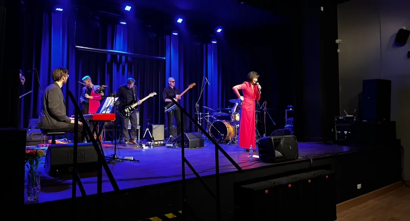 Inauguracja Dnia Kobiet w Szubińskim Domu Kultury - koncert Krystyny Giżowskiej (zdjęcia)