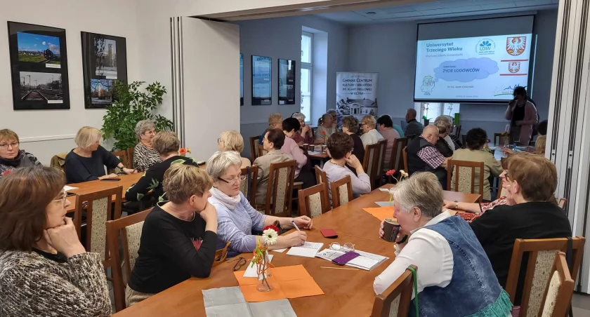 Nie tylko ludzie wędrują, lodowce także; ciekawy wykład na UTW w Kcyni 