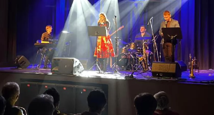 Koncert Sary Powagi i zespołu One Take Band zwieńczył obchody Dnia Kobiet w Szubinie