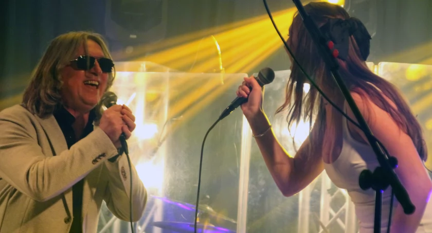 „Tacy byliśmy”, „Głupia żaba”, „Mr Lennon” - Agata Marcinkowska z Komratowa z zespołem Universe