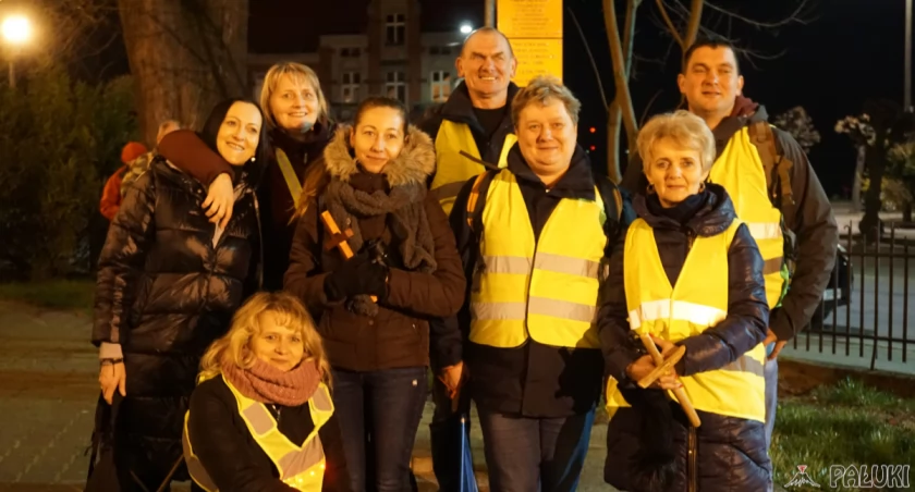 Piąta edycja Ekstremalnej Drogi Krzyżowej z Janowca Wlkp. Pątnicy pokonali nocą 40 długich kilometrów