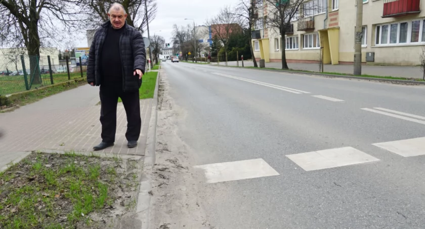 Taksówkarz chce, aby drogowcy zaczęli sprzątać ulice w Żninie