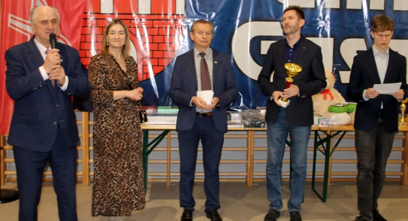 Szachiści w Gąsawie mieli 10 minut na jedną partię (zdjęcia)
