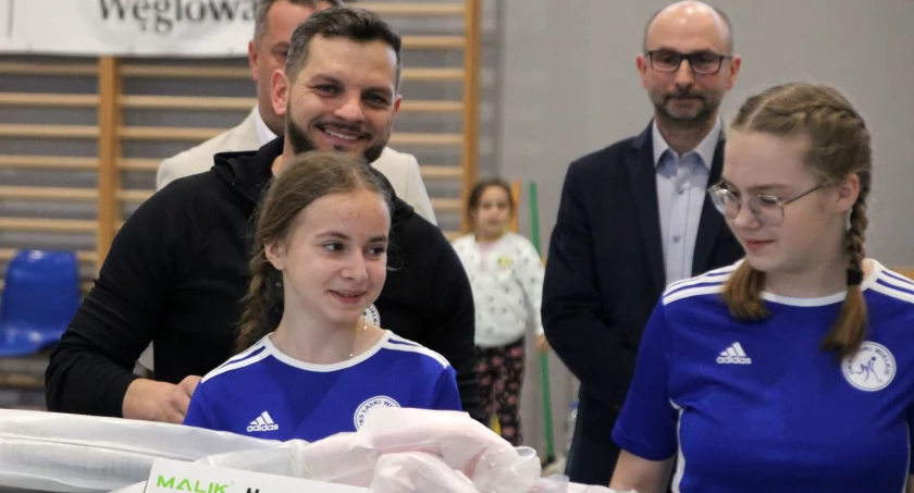Drużyna młodziczek UKS Laski Wielkie czwarta w Polsce (zdjęcia)