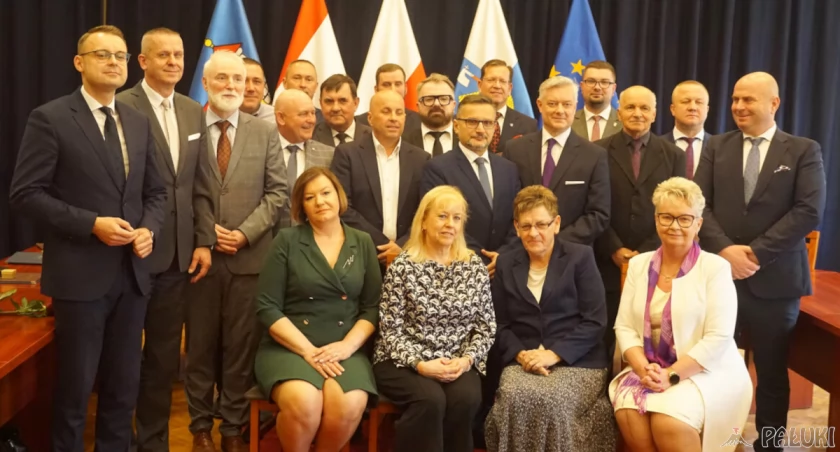 Burmistrz Łukasz Kwiatkowski i nowi radni Żnina dostali zaświadczenia o wyborze (zdjęcia)