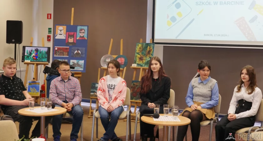 Młodzi twórcy z  dwójki i liceum w Barcinie zachwycili w bibliotece (wideo + zdjęcia)