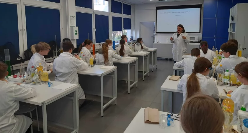 Pojechali śladami patrona szkoły prof. Jana Czochralskiego na Wydział Chemii UMK w Toruniu (zdjęcia)