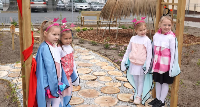 Ekologiczny ogród zmysłów rozkwitnie dla janowieckich przedszkolaków (wideo + zdjęcia)