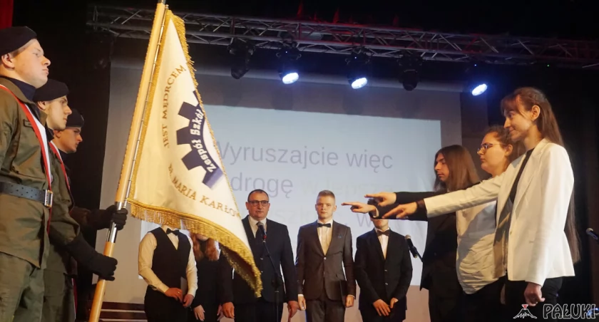 Mechanik doczekał się sztandaru. Zakończenie roku klas maturalnych inne, niż wszystkie (wideo + zdjęcia)