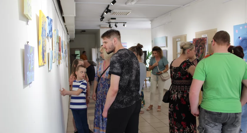 Wernisaż malarstwa uczniów Zespołu Szkół Specjalnych w Szubinie (galeria)