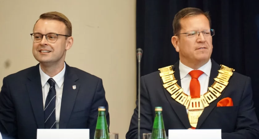 Łukasz Kwiatkowski po ślubowaniu na burmistrza. Znamy przewodniczącego Rady Miejskiej w Żninie (wideo + zdjęcia)