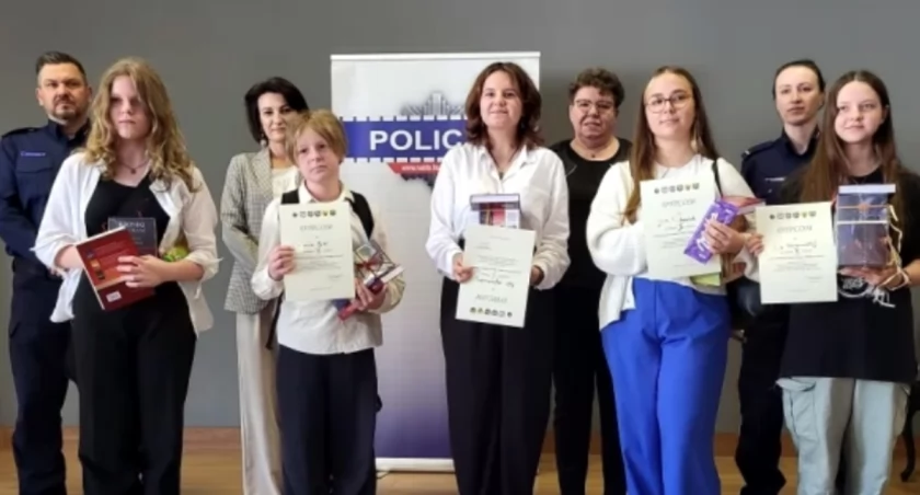 Być niezależnym to nie uzależniać się (np. od fajek) - konkurs nakielskich funkcjonariuszy