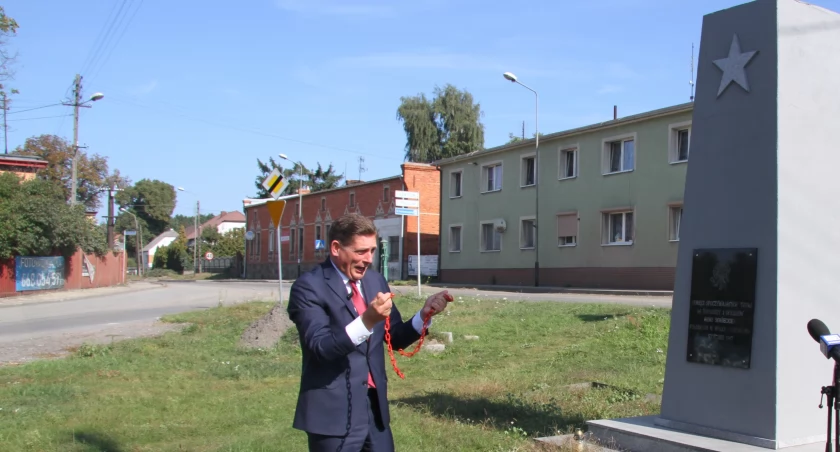 Poseł Kownacki zrywa sowieckie kajdany