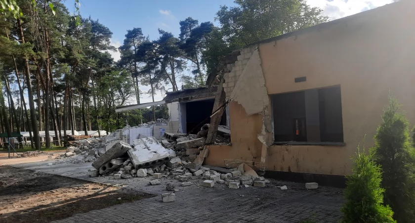Budynek zburzony, umowa podpisana