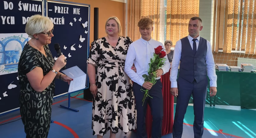 Uczniowie największej kcyńskiej podstawówki podsumowali rok szkolny; teraz wakacje