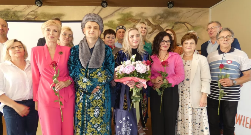 Słuchacze UTW w Gąsawie poznali historię  przodków rodziny Mocnych 