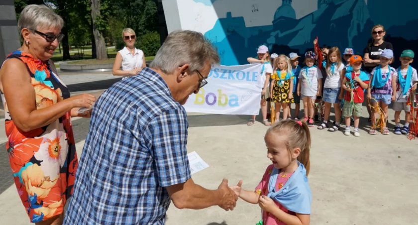 Dekoracja tropicieli z Boba w żnińskim amfiteatrze