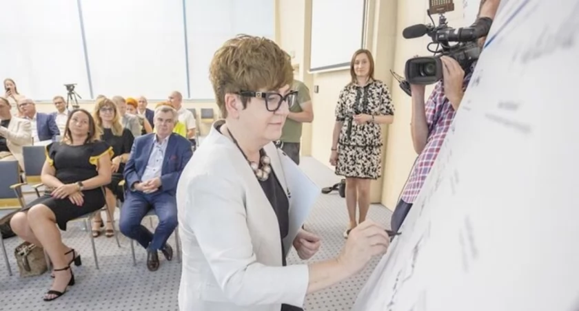 Przez dwa lata dodatkowe godziny matematyki i języka angielskiego