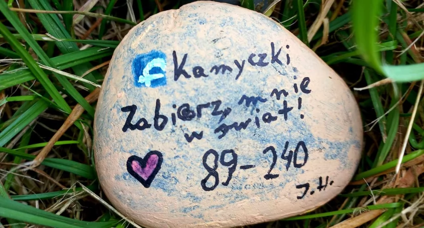 Wędrujące kamyki przemierzają świat. Kcynia i Szubin dołączyły do zabawy 