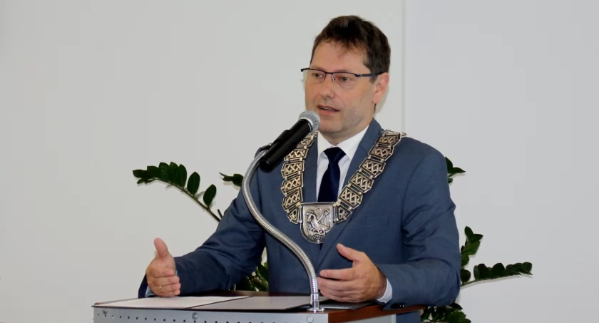 Gmina zadłużona, ale niezagrożona finansowo. Burmistrz z absolutorium i wotum zaufania