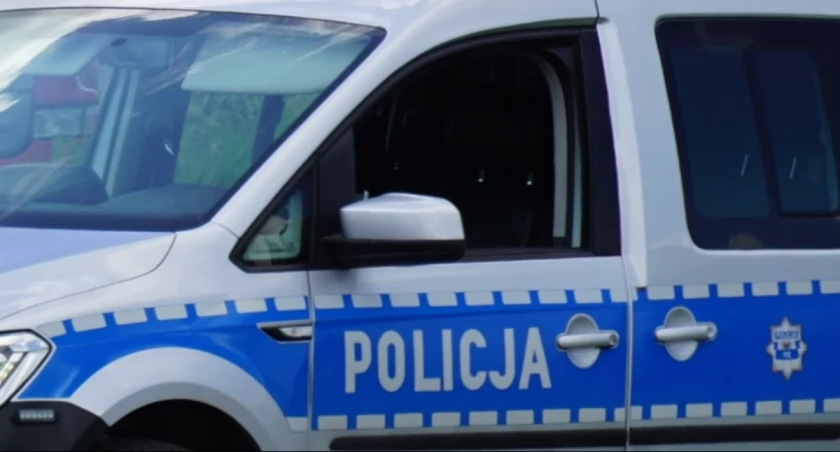 Pił alkohol w parku i wyrzucił marihuanę