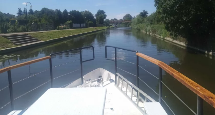 Kania pograniczników teraz jako Julia pływa po Noteci