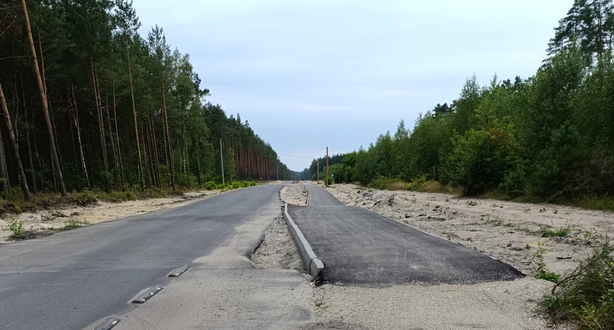 Rower pod pachę i przechodzimy na ścieżkę w drugiej gminie