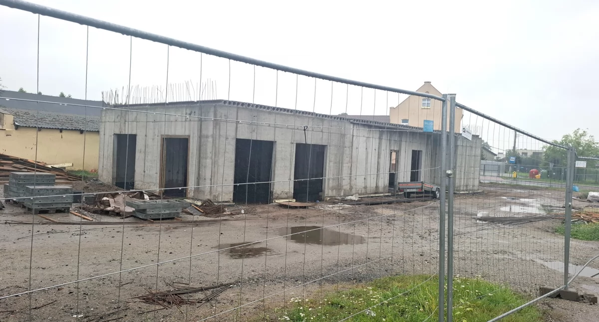 Czy będzie gdzie zaparkować,  jeśli żłobek budują na parkingu?