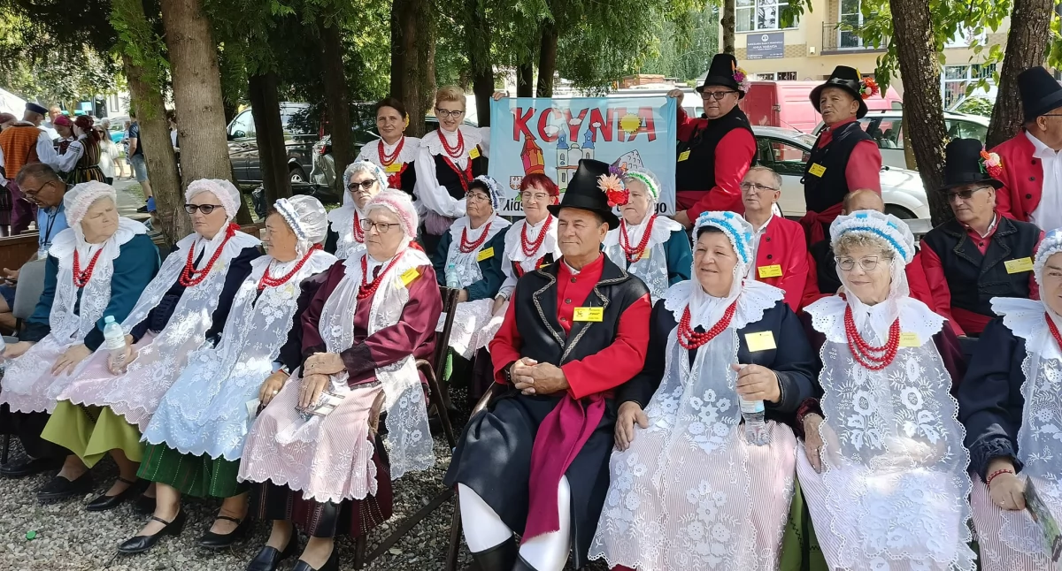 Kolorowe pałuckie stroje wzbudziły zachwyt międzynarodowej publiczności w Węgorzewie (fotogaleria)