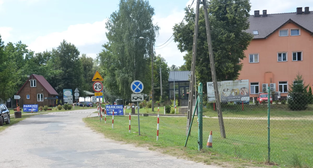 Policja patroluje, a urzędnicy planują remont drogi w Wąsoszu