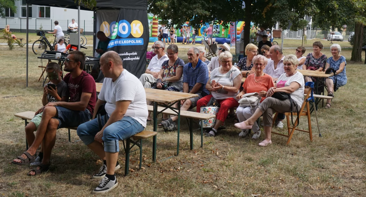 Kulturalny chill w janowieckim parku