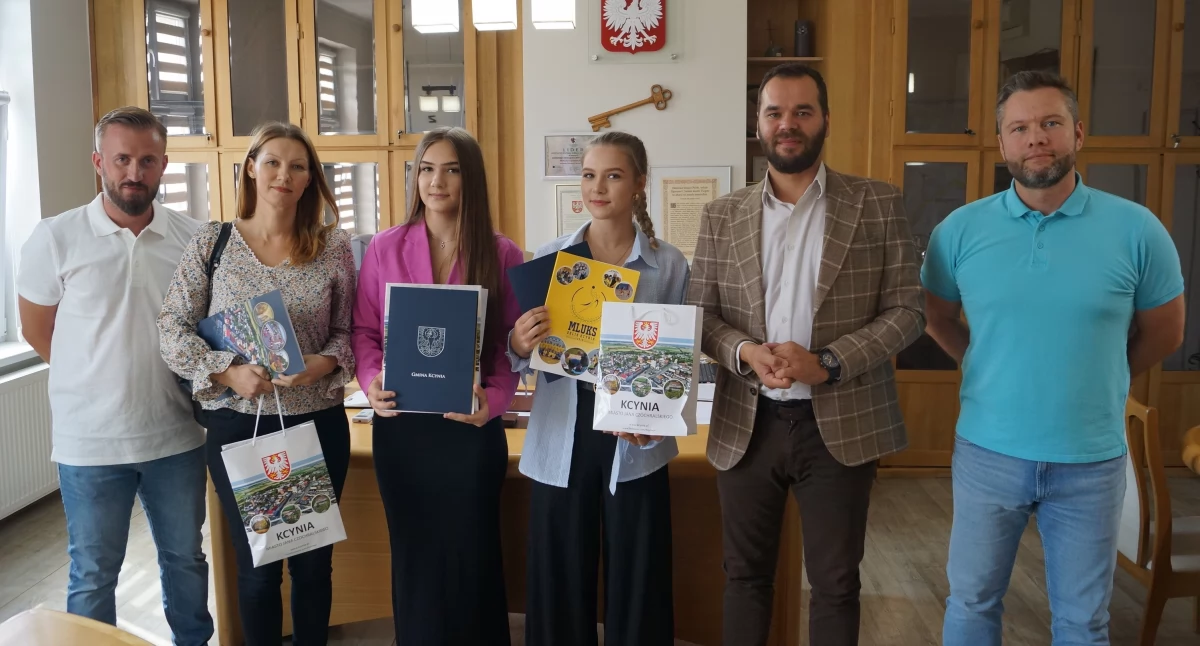 Siostry Kowalskie promują sekcję tenisa, klub i gminę Kcynia