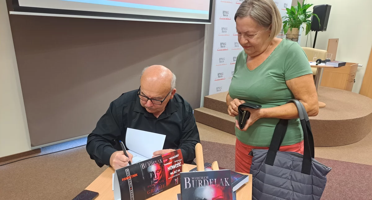 Wojciech Burdelak z Barcina zaprezentował swoją 11 powieść